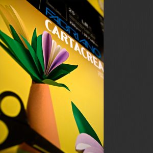 Cartoncino CartaCrea - 35x50cm - 220gr - nero 115 - Fabriano - blister 10 fogli - immagine 1