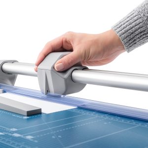Taglierina a rullo professionale 550 - 55 x 36 cm - 360 mm - 20 fogli - blu/grigio - Dahle - immagine 4